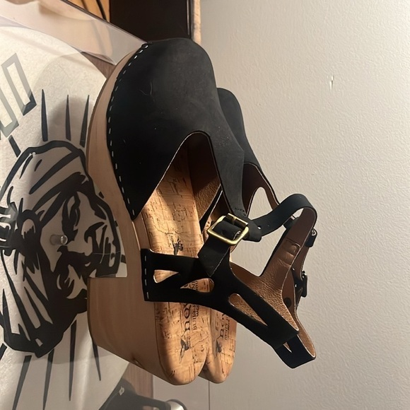 Never worn wooden NOVACAS vegan clogs! - Picture 2 of 8